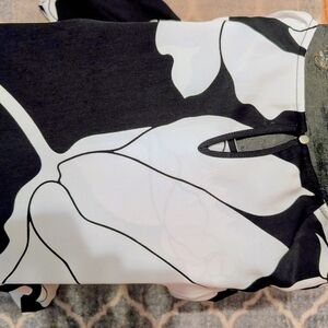 Floral Blouse Liz Claiborne Black And White Like New